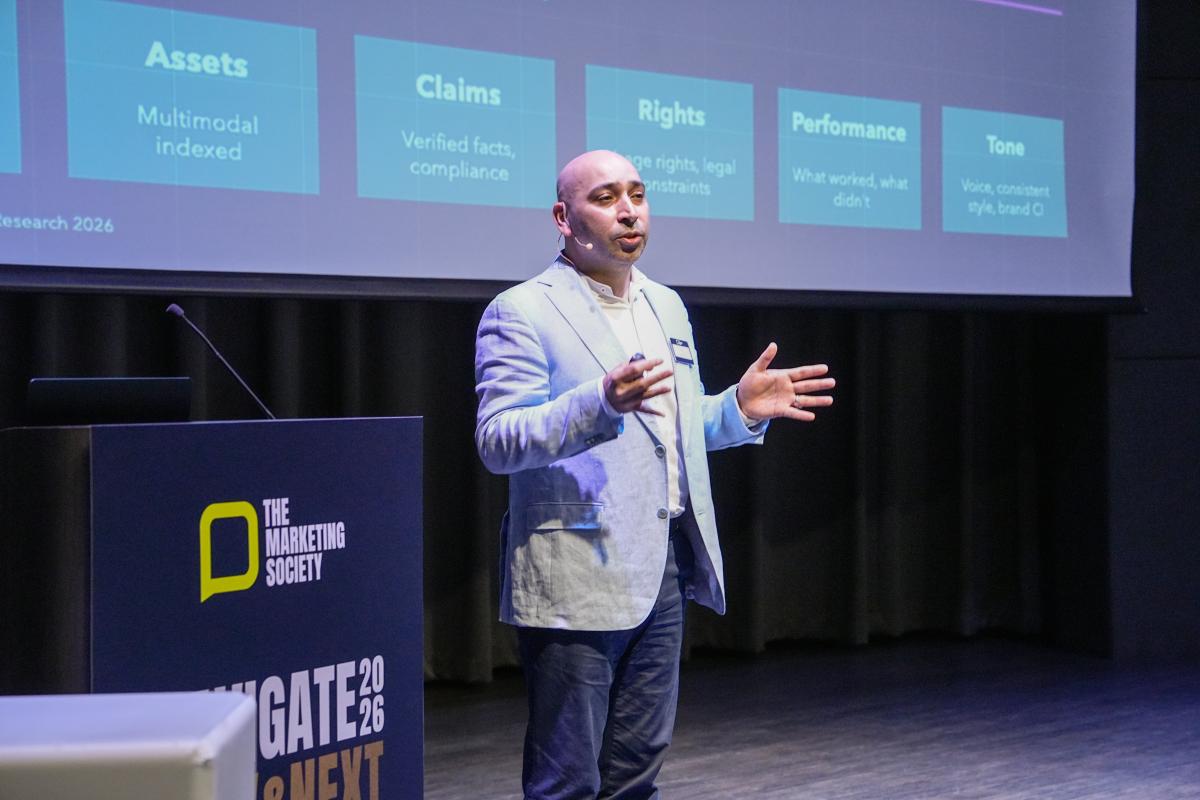 Hadi looking at the audience while speaking